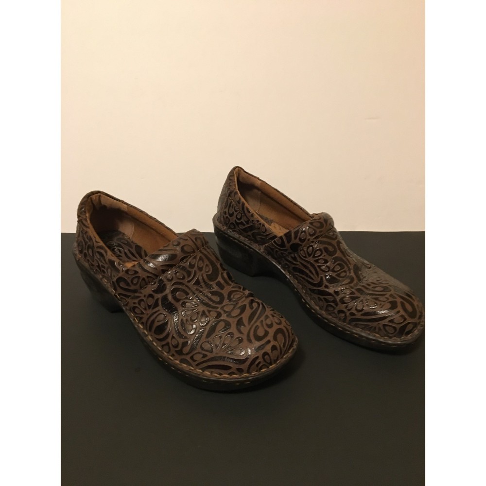 B.O.C. Woman's sz 8.5 Born Concept Peggy Clog Scroll Design
